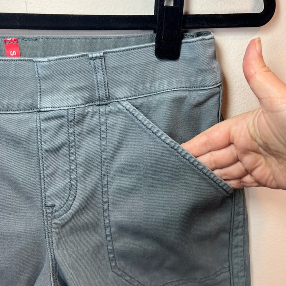 Spanx Stretch Twill 6" Shorts Hazy Gray Pull On Pockets Shaping Mid Rise Size XS - Picture 6 of 11